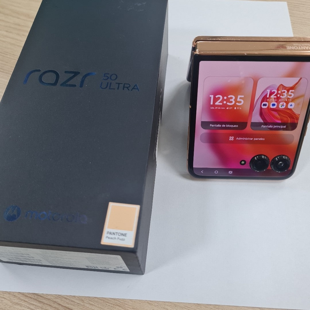 CELULAR MOTOROLA RAZR 50 ULTRA XT2451-3 (2024) 512 GB 12 GB RAM (SEMINUEVO)