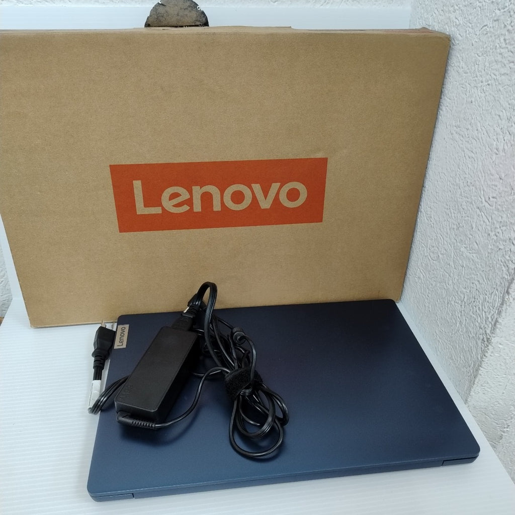 LAPTOP LENOVO IDEAPAD SLIM 3 15IRU8 (2024) 512 GB SSD 8 GB RAM (SEMINUEVO)