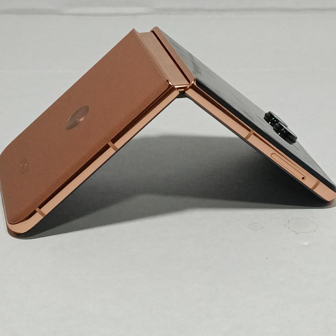 CELULAR MOTOROLA RAZR 50 ULTRA XT2451-3 (2024) 512 GB 12 GB RAM (SEMINUEVO)