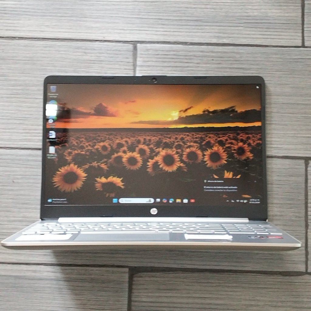 LAPTOP HP 15-EF2518LA (2023) 256 GB SSD 12 GB RAM (SEMINUEVO)