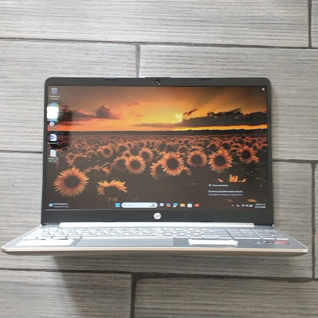 LAPTOP HP 15-EF2518LA (2023) 256 GB SSD 12 GB RAM (SEMINUEVO)