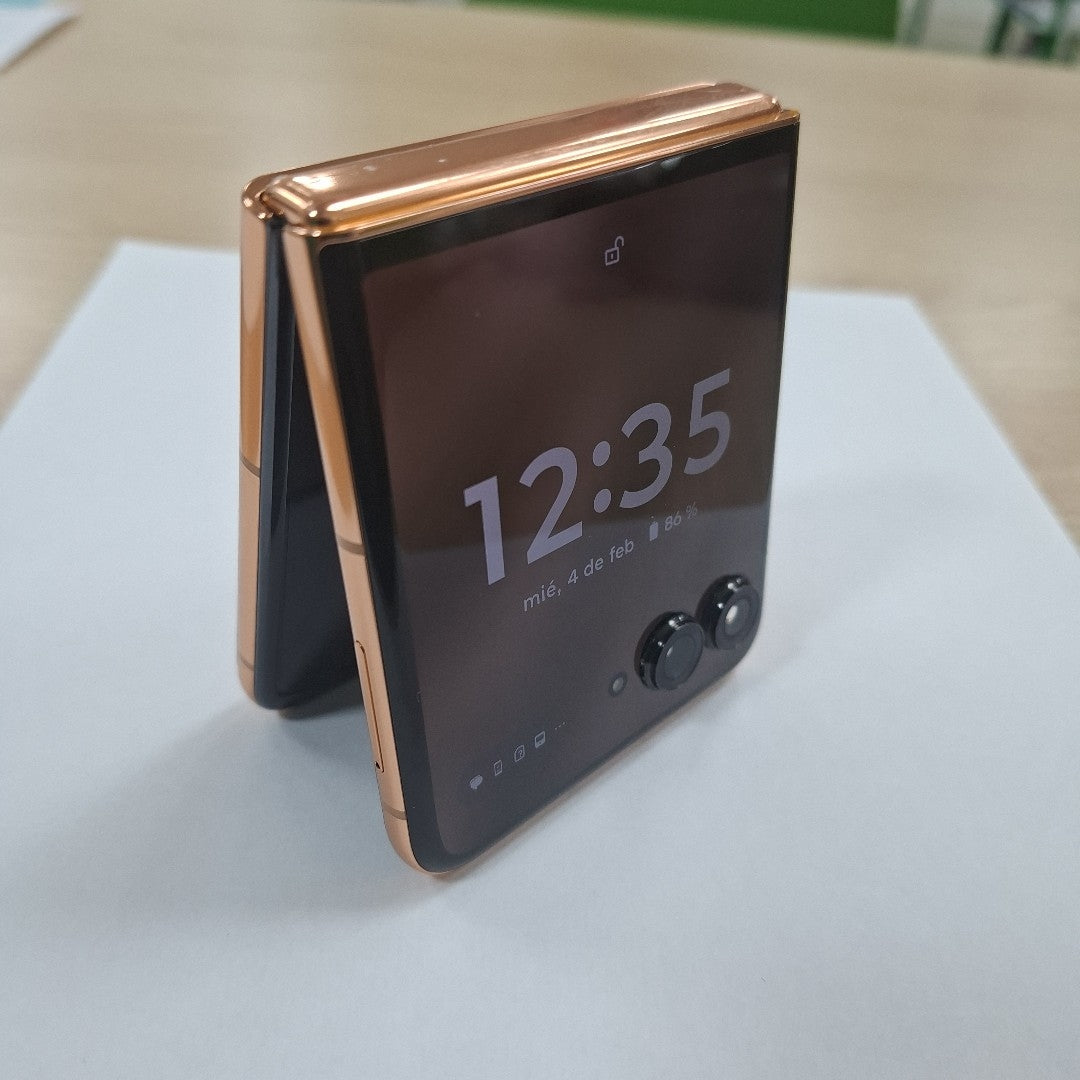 CELULAR MOTOROLA RAZR 50 ULTRA XT2451-3 (2024) 512 GB 12 GB RAM (SEMINUEVO)