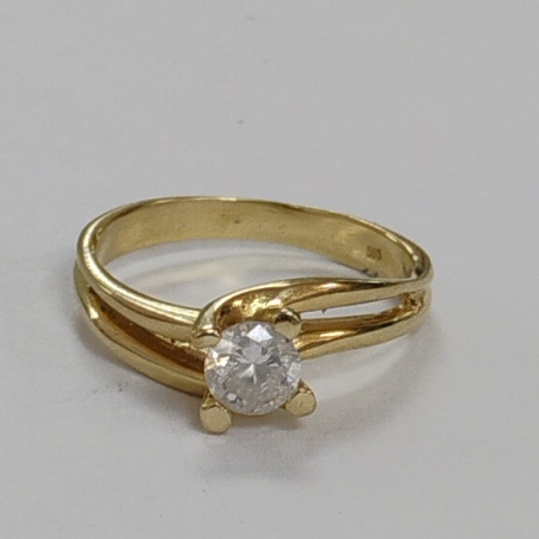 SOLITARIO ORO 14 K 3,70 GRMS (SEMINUEVO)