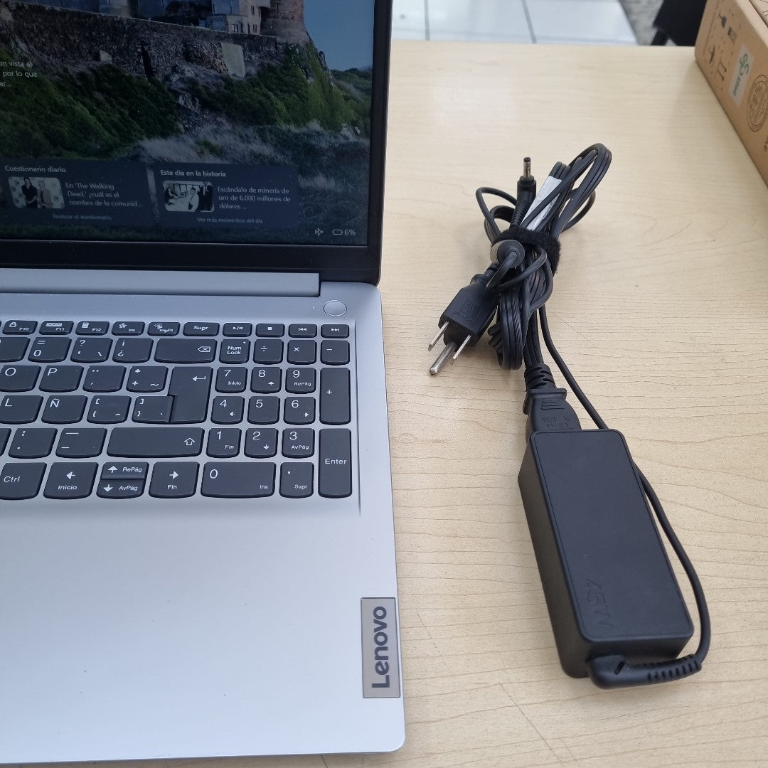 LAPTOP LENOVO IDEAPAD 1 15IGL7 (2024) 256 GB SSD 8 GB RAM (SEMINUEVO)