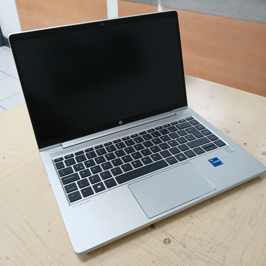 LAPTOP HP PROBOOK 440 G9 (2024) 512 GB SSD 16 GB RAM (SEMINUEVO)