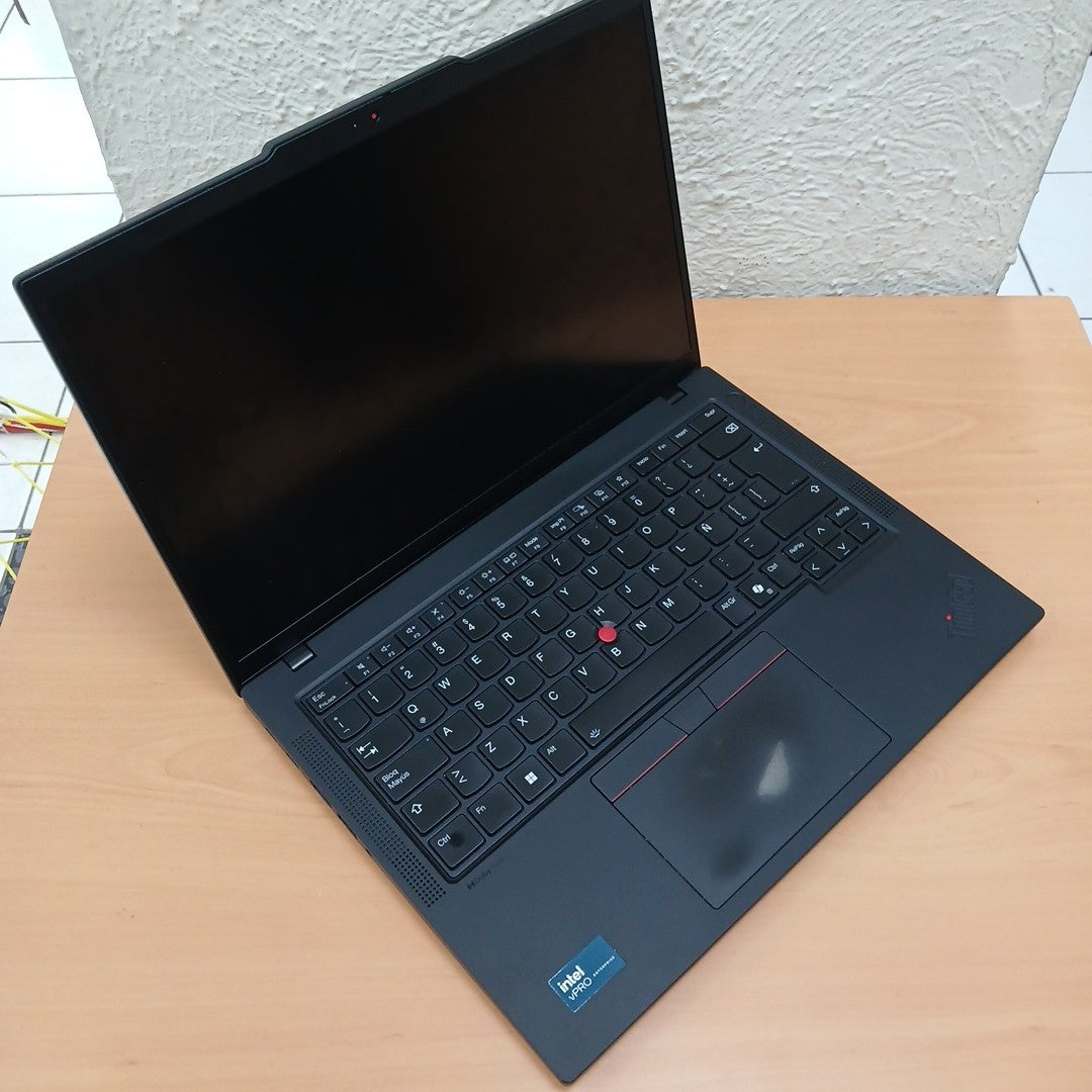 LAPTOP LENOVO THINKPAD T14 GEN 5 (2024) 1 TB SSD 32 GB RAM (SEMINUEVO)