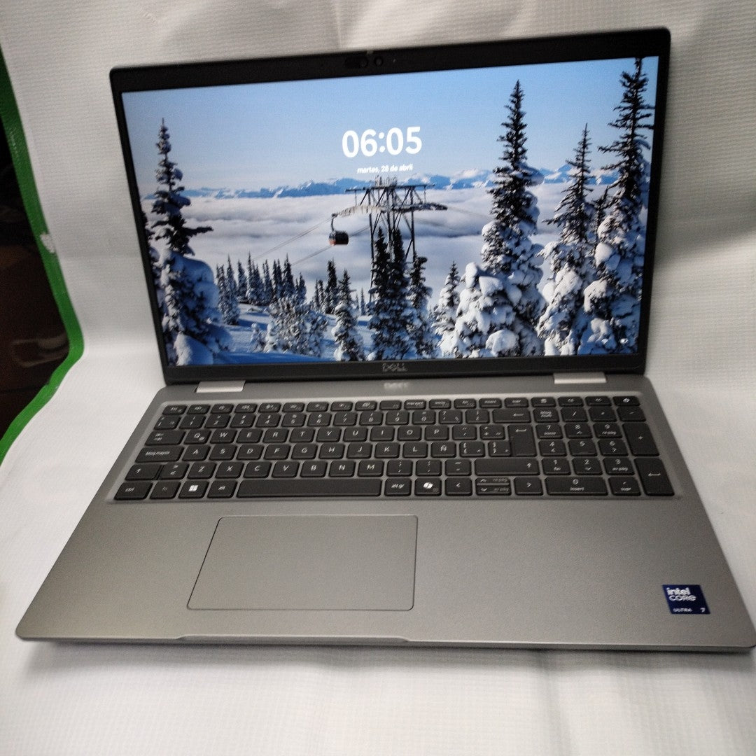 LAPTOP DELL LATITUDE 5550 (2024) 512 GB SSD 16 GB RAM (SEMINUEVO)