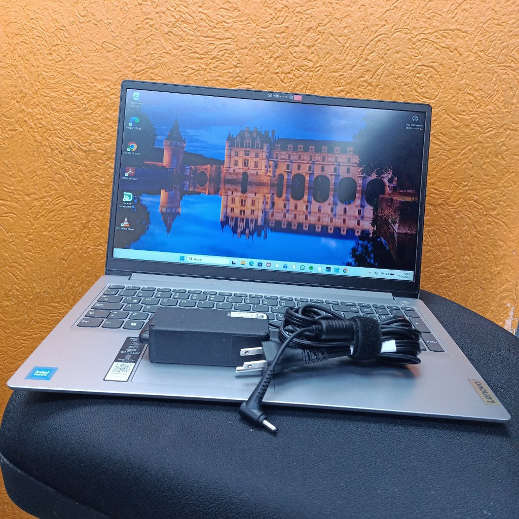 LAPTOP LENOVO IDEAPAD 1 15IGL7 (2024) 256 GB SSD 8 GB RAM (SEMINUEVO)