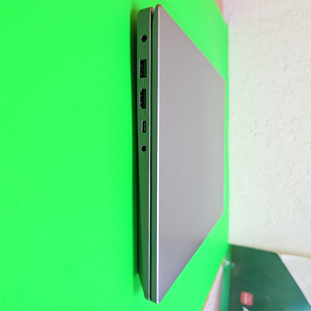 LAPTOP LENOVO V14 G4 AMN (2024) 512 GB SSD 16 GB RAM (SEMINUEVO)