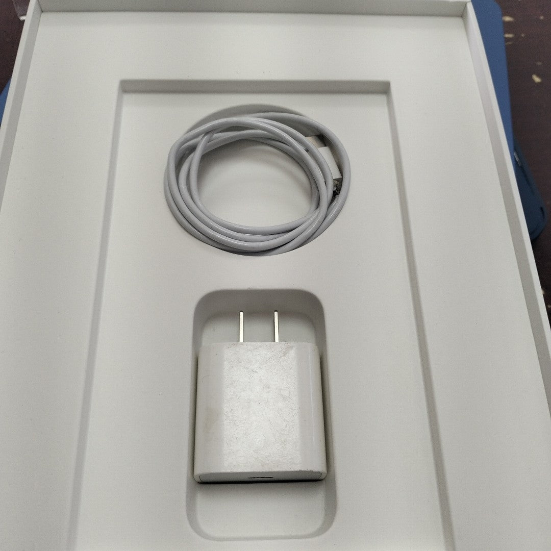 TABLETA APPLE IPAD A16 A3354 (2025) 256 GB 6 GB RAM (SEMINUEVO)
