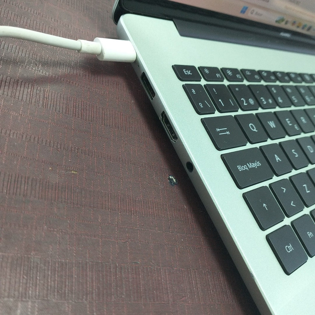 LAPTOP HUAWEI MATEBOOK 14 FLMH-X (2024) 1 TB SSD 16 GB RAM (SEMINUEVO)