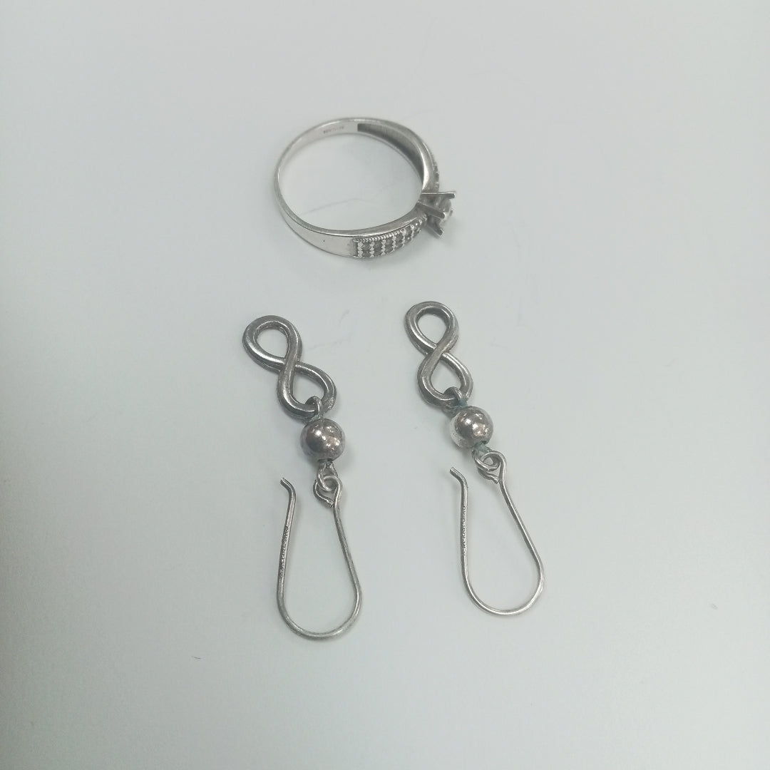 ANILLITO, ARETES PAR PLATA 3.7 GRMS (SEMINUEVO)