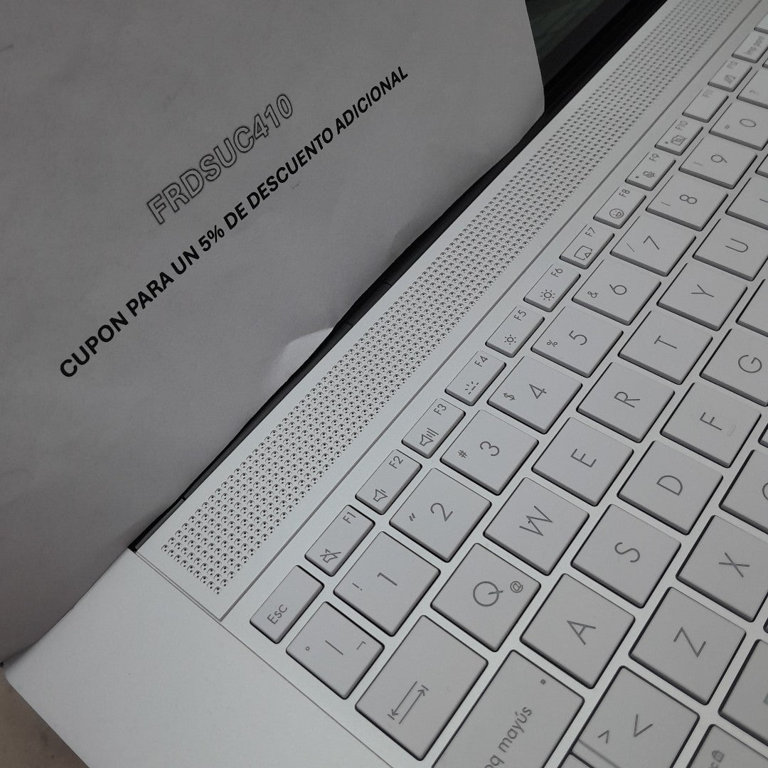 LAPTOP ASUS ZENBOOK S16 UM5606WA-RJ130W (2025) 1 TB SSD 32 GB RAM (SEMINUEVO)