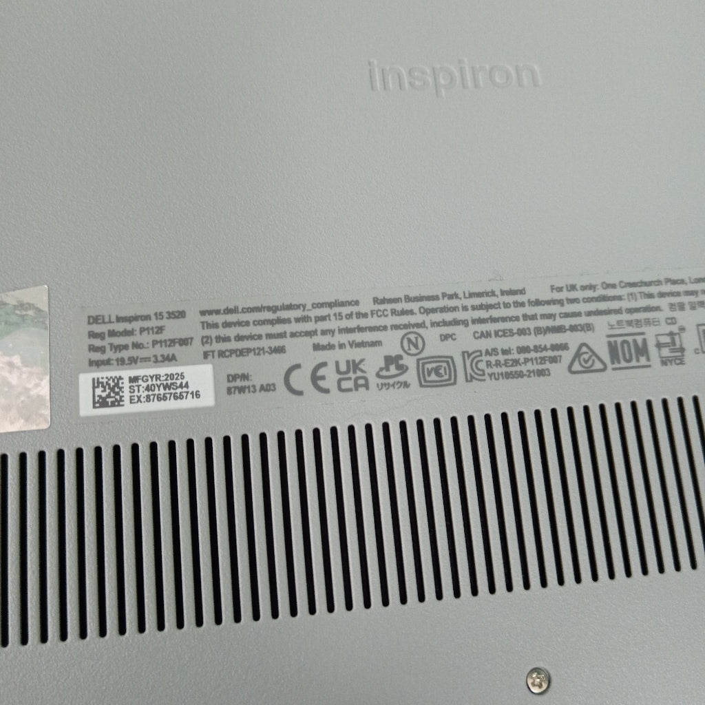 LAPTOP DELL INSPIRON 15 3520 (2024) 512 GB SSD 16 GB RAM (SEMINUEVO)