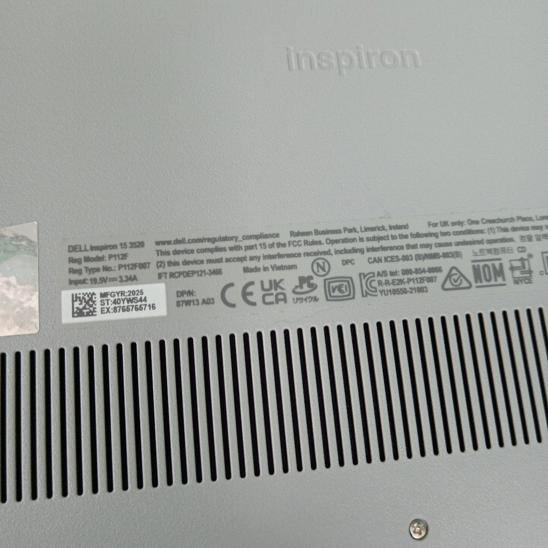 LAPTOP DELL INSPIRON 15 3520 (2024) 512 GB SSD 16 GB RAM (SEMINUEVO)