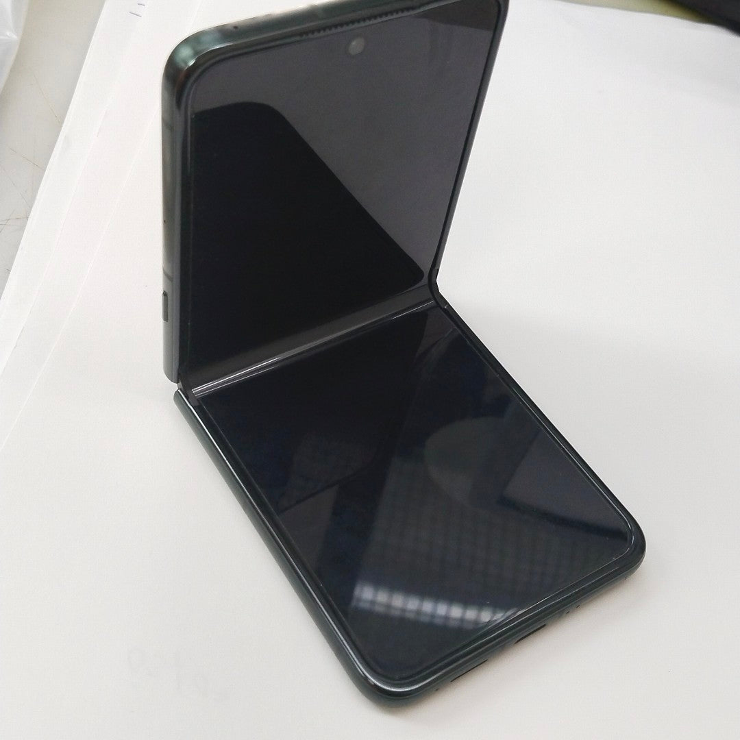 CELULAR MOTOROLA MOTO RAZR 60 ULTRA XT2551-6 (2025) 1 TB 16 GB RAM (SEMINUEVO)