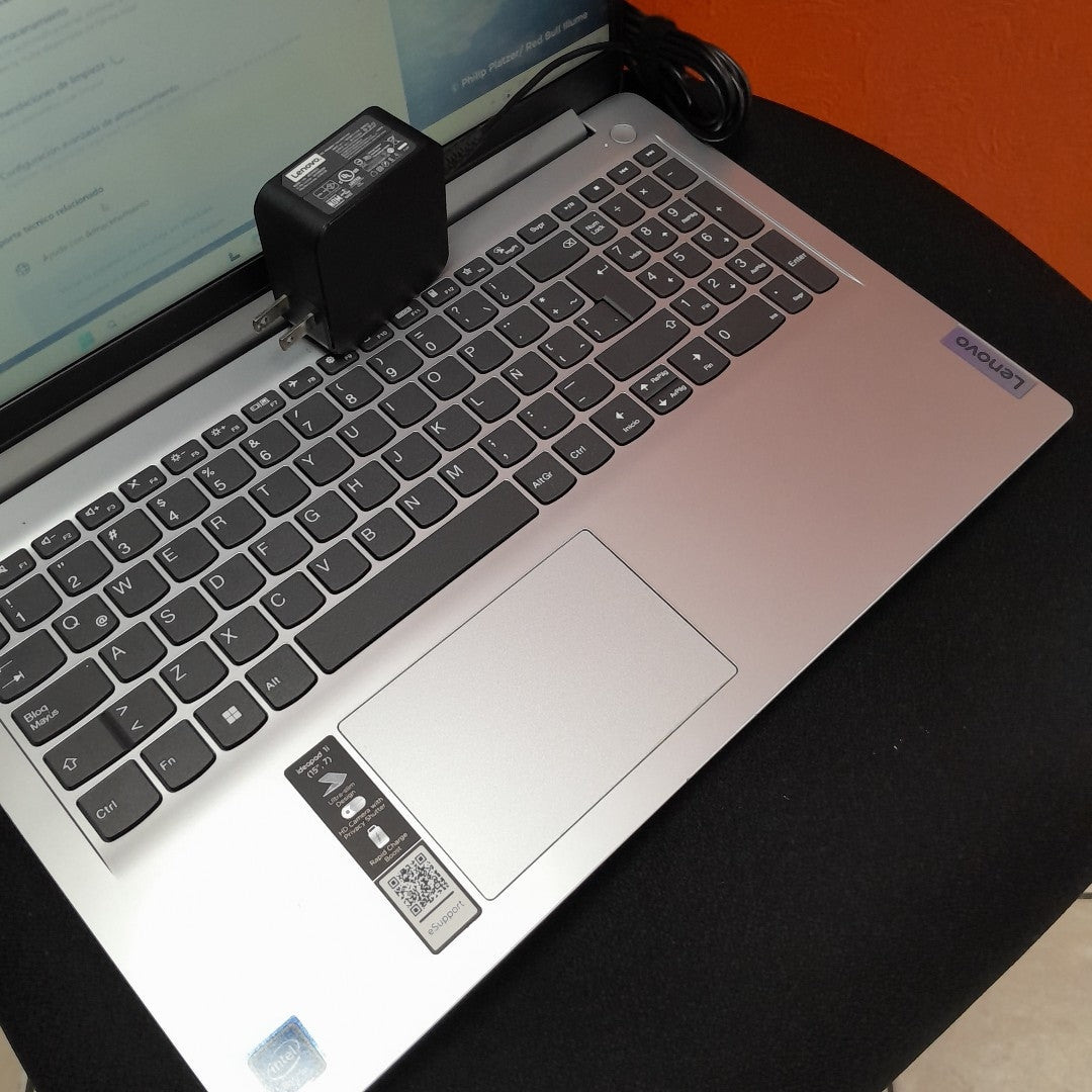 LAPTOP LENOVO IDEAPAD 1 15IGL7 (2024) 256 GB SSD 8 GB RAM (SEMINUEVO)
