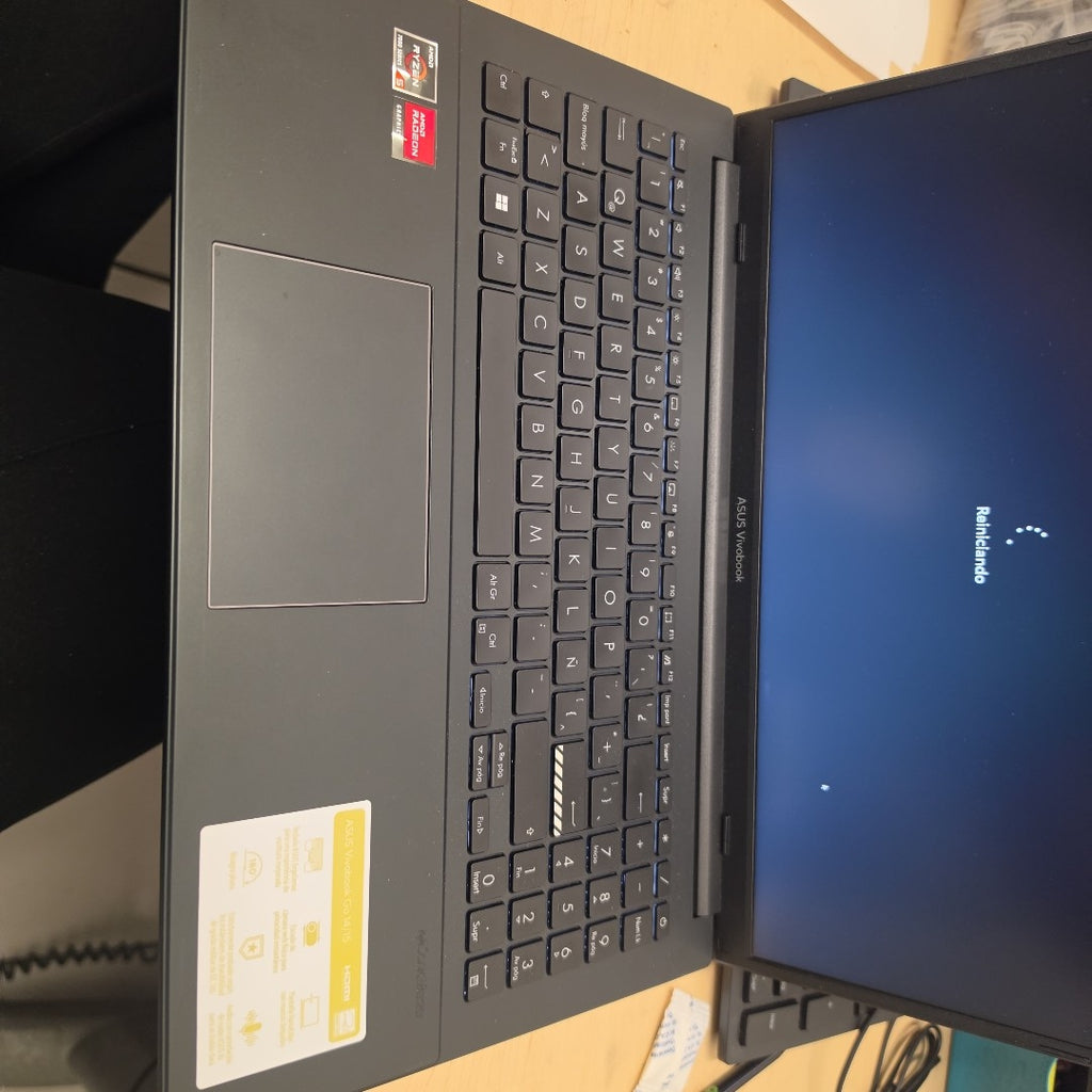 LAPTOP ASUS VIVOBOOK GO 15 E1504FA-NJ1561W (2025) 1 TB SSD 8 GB RAM (SEMINUEVO)
