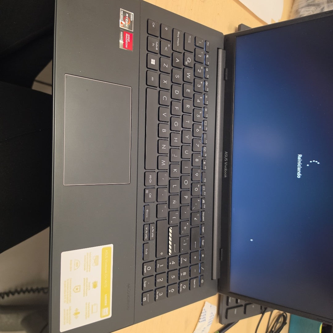 LAPTOP ASUS VIVOBOOK GO 15 E1504FA-NJ1561W (2025) 1 TB SSD 8 GB RAM (SEMINUEVO)