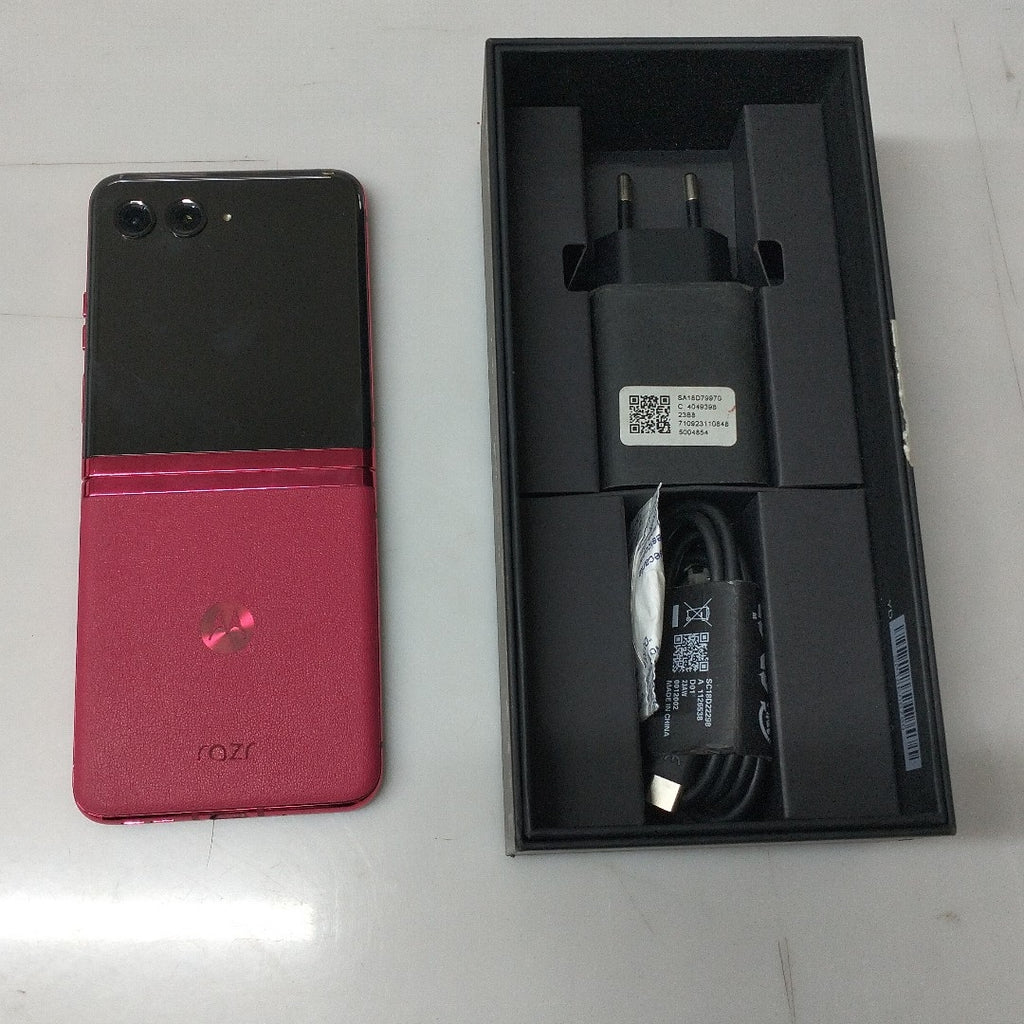 CELULAR MOTOROLA MOTO RAZR 40 ULTRA XT2321-1 (2023) 256 GB 8 GB RAM (SEMINUEVO)