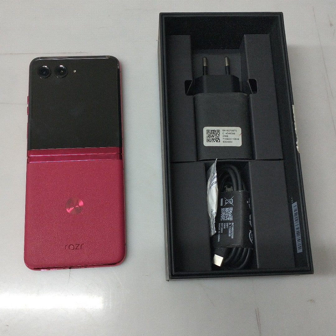 CELULAR MOTOROLA MOTO RAZR 40 ULTRA XT2321-1 (2023) 256 GB 8 GB RAM (SEMINUEVO)