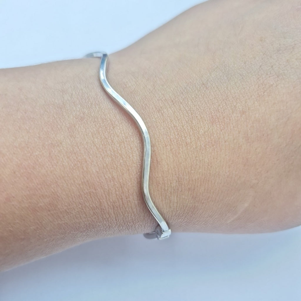 PULSERA RIGIDA ORO BLANCO 14 K 3.4 GRMS (SEMINUEVO)