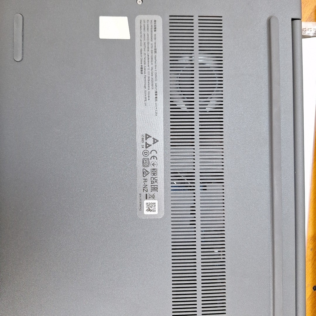 LAPTOP LENOVO IDEAPAD SLIM 3 15IRH10 (2025) 1 TB SSD 24 GB RAM (SEMINUEVO)