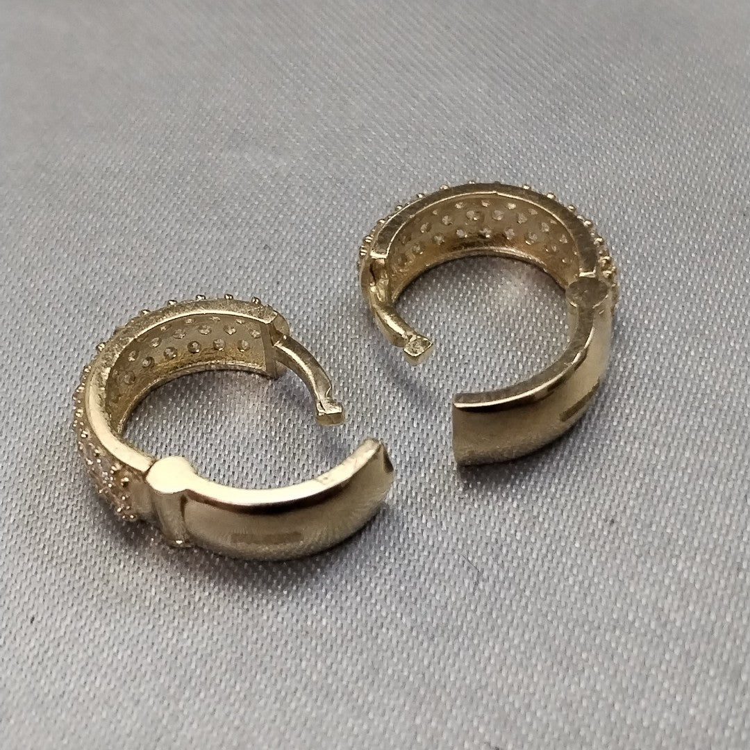 ARETES HUGGIE CON CIRCONIAS 14K 2 GR (NUEVO)