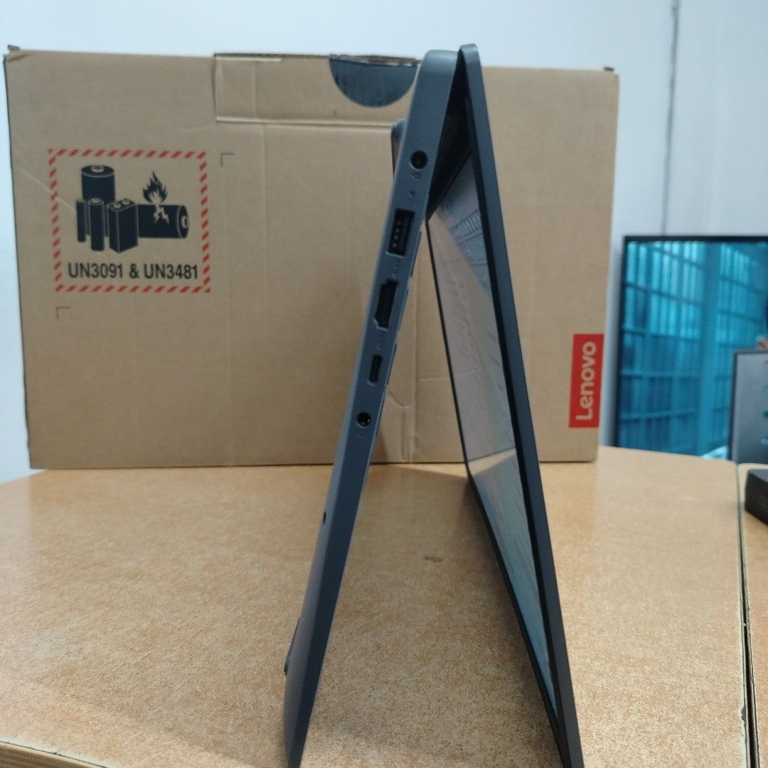 LAPTOP LENOVO IDEAPAD SLIM 3 15IAH8 (2024) 512 GB SSD 8 GB RAM