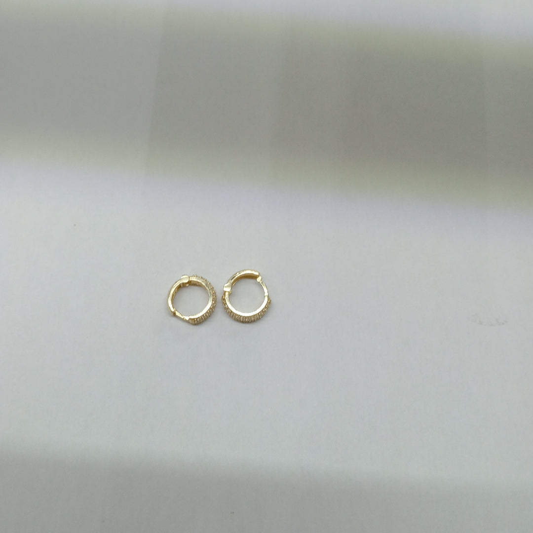 ARETES HUGGIE CON CIRCONIAS 14K 2.1 GR (NUEVO)