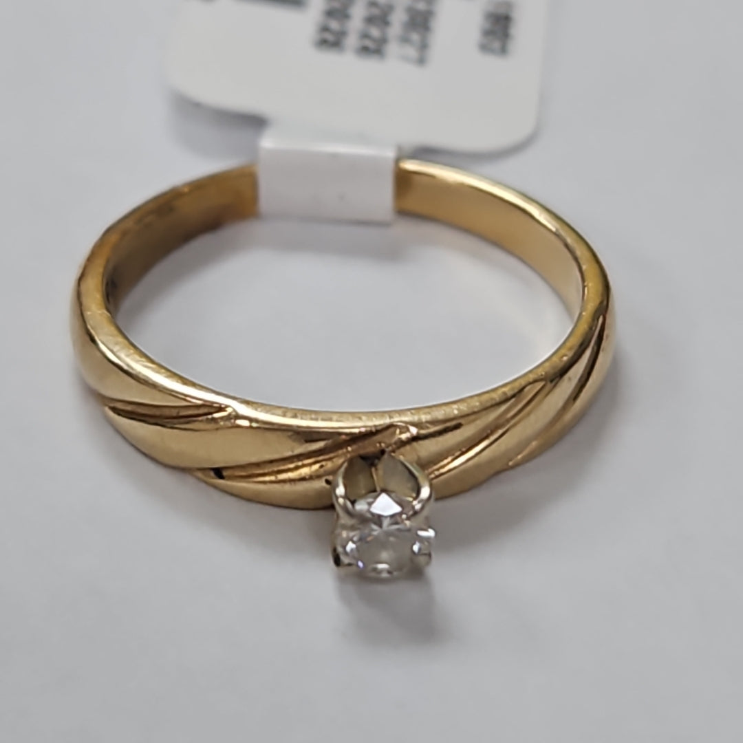SOLITARIO ORO 14 K 2 GRMS (SEMINUEVO)