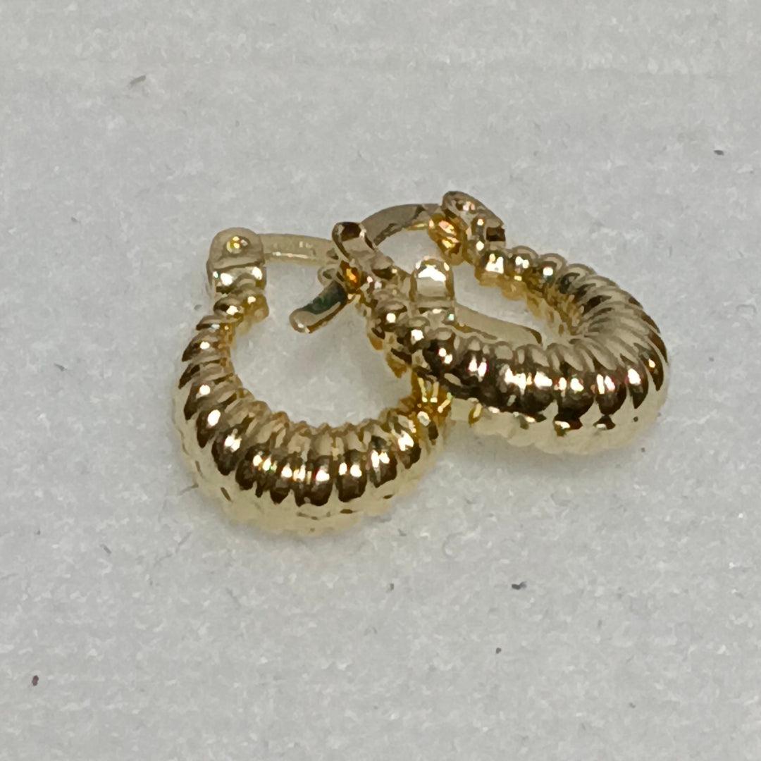 ARETES ARRACADA ESTRIADAS 14K 1.2 GR (NUEVO)