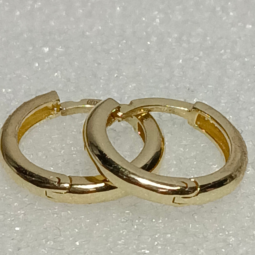 ARETES HUGGIES LISAS 14K 1.3 GR (NUEVO)