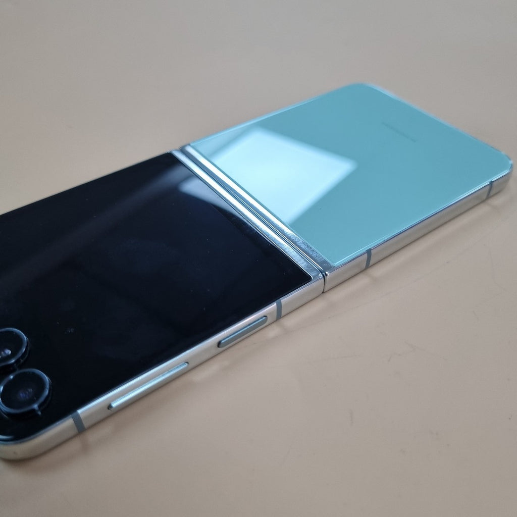 CELULAR SAMSUNG GALAXY Z FLIP 5 SM-F731U1 (2023) 256 GB 8 GB RAM (SEMINUEVO)