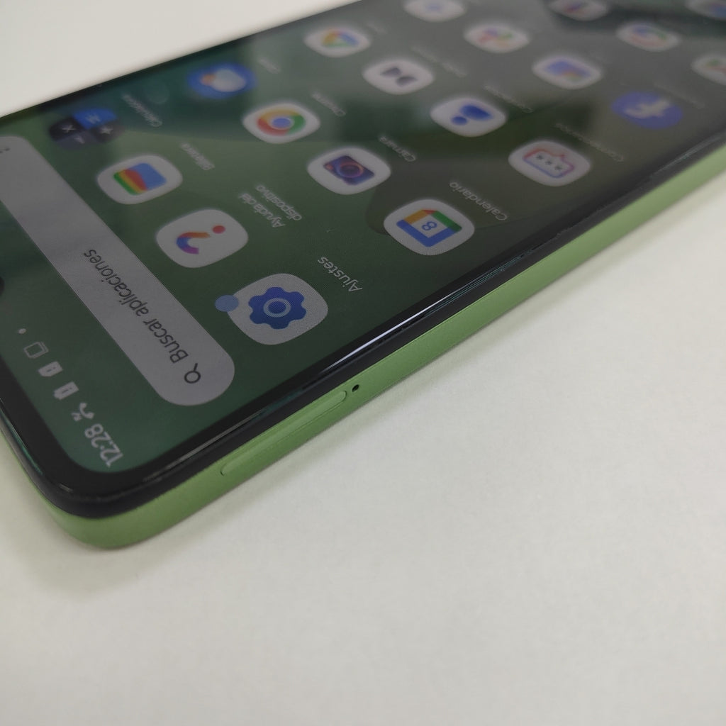CELULAR MOTOROLA MOTO G06 XT2535-2 (2025) 256 GB 4 GB RAM (SEMINUEVO)