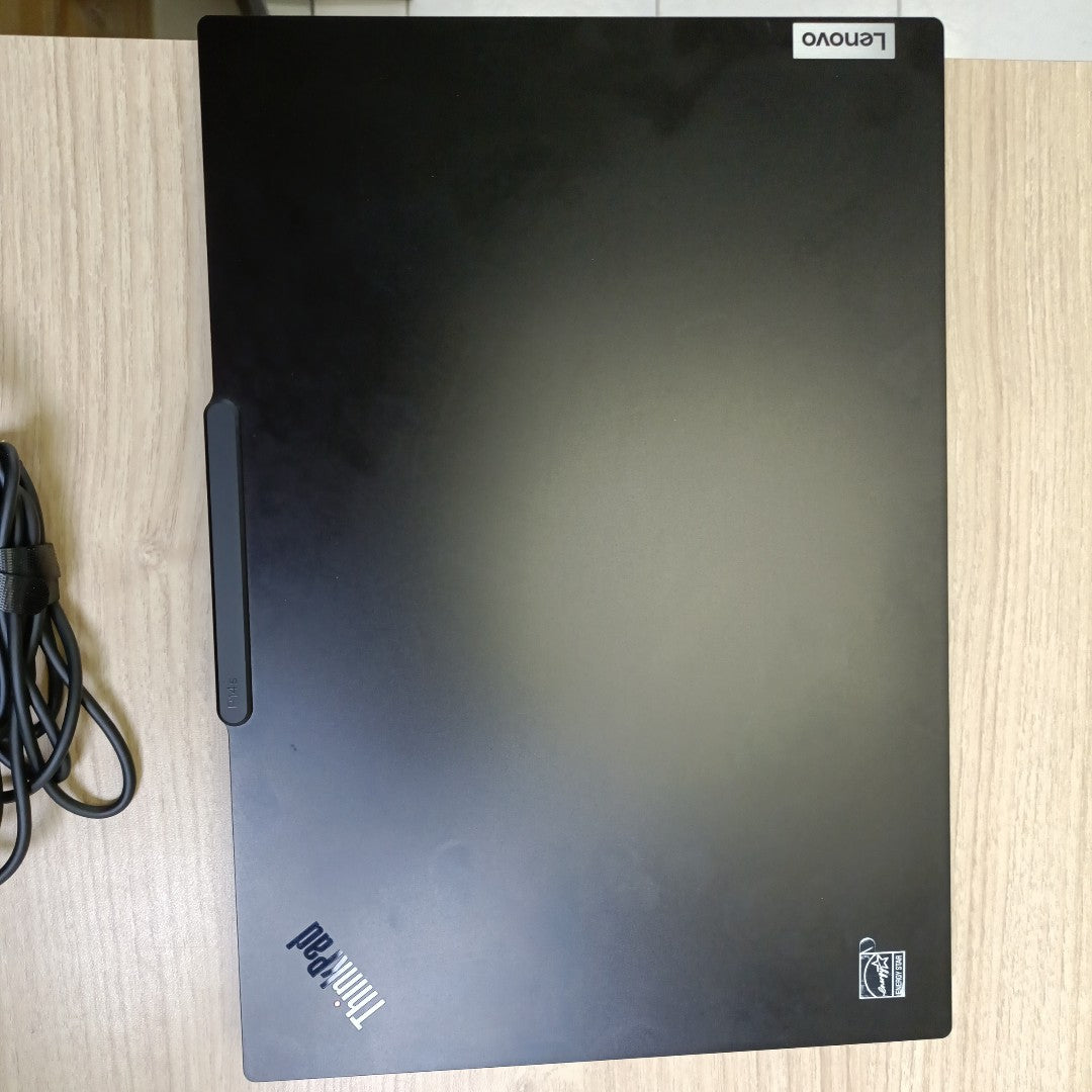 LAPTOP LENOVO THINKPAD P14S GEN 5 (2024) 1 TB SSD 32 GB RAM (SEMINUEVO)