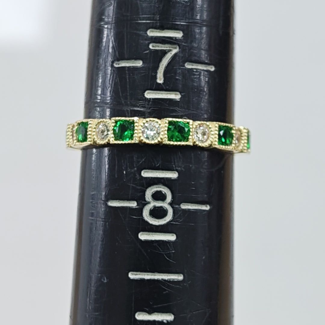 ANILLITO CON CIRCONIAS Y PIEDRAS COLOR VERDE 14K 8 TALLA 1.5 GR ADR 116 (NUEVO)